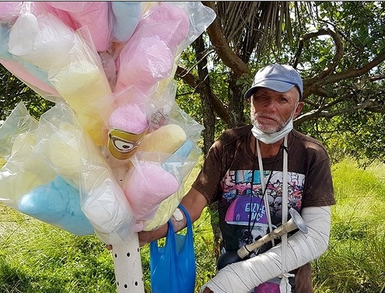 Vendedor de algod&atilde;o-doce foi assaltado e agredido pelos ladr&otilde;es – Foto: Ismael Ewald Limberger/Testo Not&iacute;cias