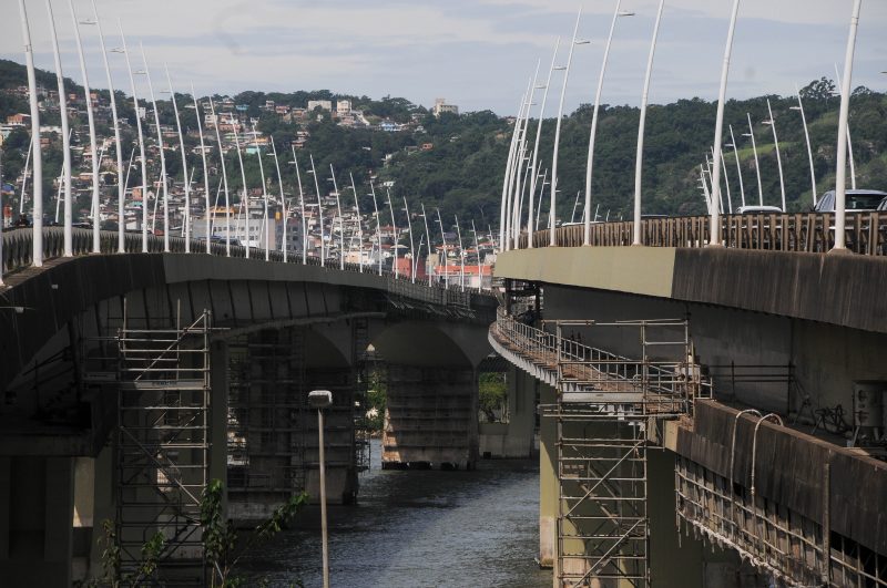 Servi&ccedil;os de manuten&ccedil;&atilde;o e recupera&ccedil;&atilde;o das pontes Colombo Machado Salles e Pedro Ivo Campos come&ccedil;aram em 28 de fevereiro de 2019 – Foto: Leo Munhoz/ND