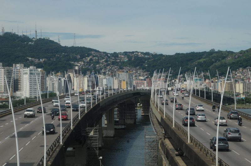 Pontes Colombo Salles e Pedro Ivo Campo são as principais vias de acesso para a Ilha de Santa Catarina &#8211; Foto: Leo Munhoz/ND