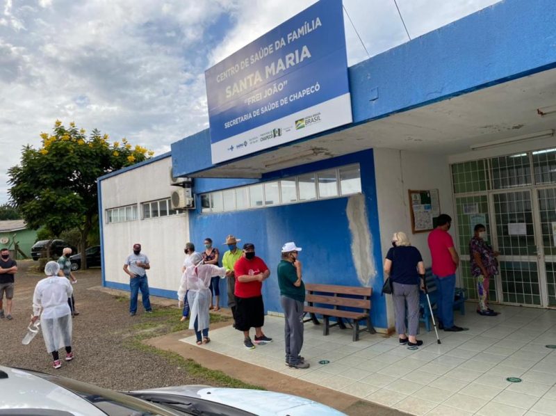 Vacinação contra Covid-19 em Chapecó será em unidades de saúde para idosos de 73 anos