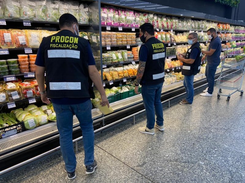 Desde o início da operação, 210 kg de alimentos foram apreendidos
