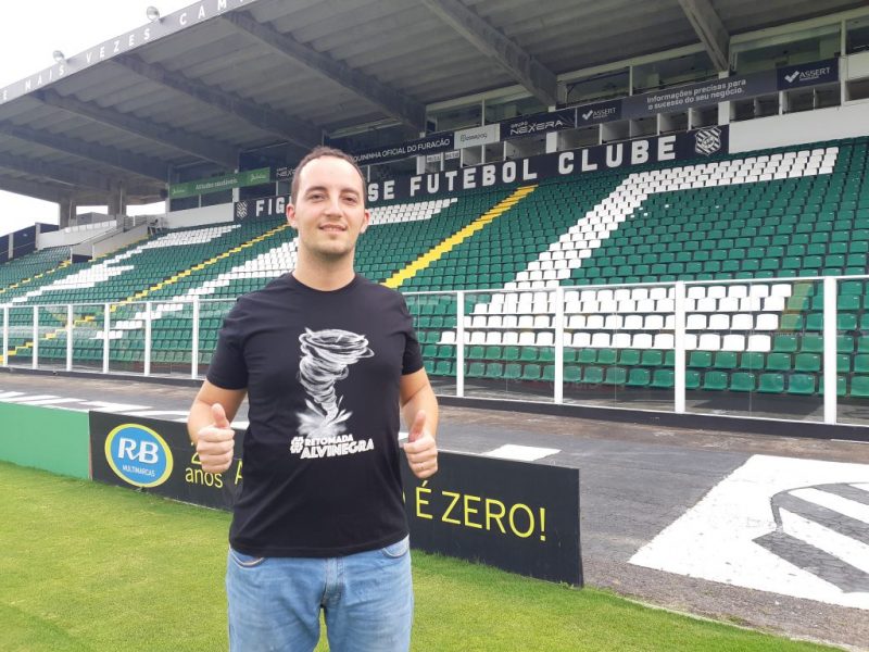 Messina &eacute; formado em Educa&ccedil;&atilde;o F&iacute;sica e casado com uma brasileira. – Foto: Andrey Oliveira/FFC