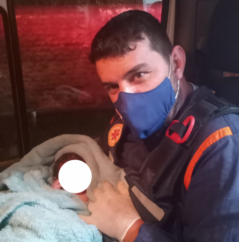Recém-nascido foi resgatado pelo Samu na madrugada de domingo (28) no bairro Líder, em Chapecó – Foto: Samu/Divulgação