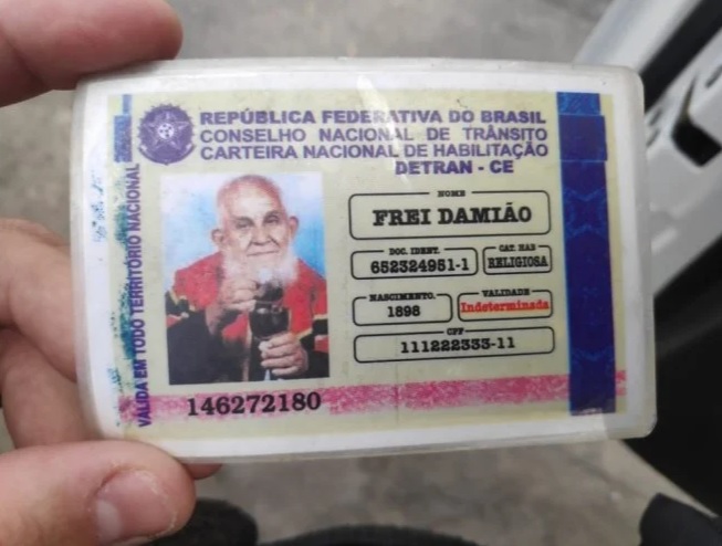 Documento &uacute;nico tinha duas fotos e dois nomes dos religiosos nordestinos. – Foto: Reprodu&ccedil;&atilde;o/BPRv-AL