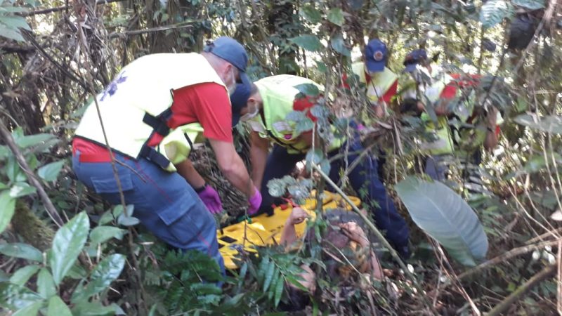 Jovem que estava desaparecida em Blumenau &eacute; encontrada em &aacute;rea de mata – Foto: Divulga&ccedil;&atilde;o/Corpo de Bombeiros