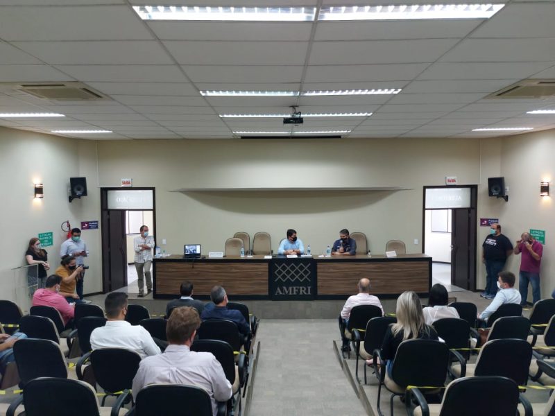 An&uacute;ncio foi realizado em Itaja&iacute;, na tarde desta segunda-feira (1&ordm;) em reuni&atilde;o com prefeitos de 11 cidades – Foto: Paulo Metling/NDTV Record