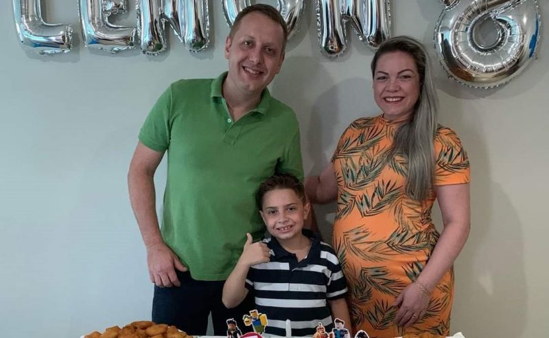 Sabrina e Emerson [no anivers&aacute;rio do sobrinho na imagem] esperavam o primeiro filho – Foto: Reprodu&ccedil;&atilde;o/Redes Sociais