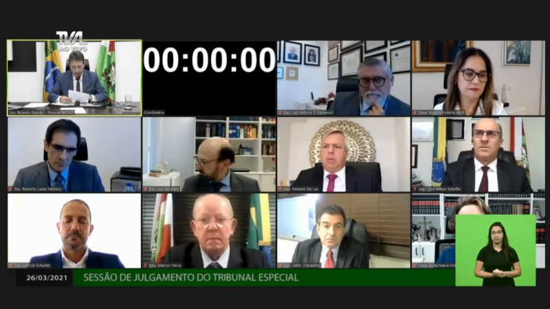 Todos os dez integrantes do tribunal especial estão presentes – Foto: TV AL/Divulgação/ND