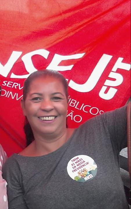 Diretora Claudia Denise Soares Santos Camargo