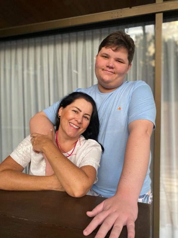Thor e a mãe assinam o quarto livro da dupla – Foto: Arquivo pessoal