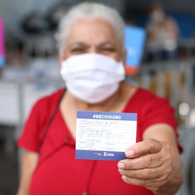 Após cinco meses completos do ciclo vacinal, idosos podem buscar a dose de reforço &#8211; Foto: Prefeitura de BC/Divulgação/ND