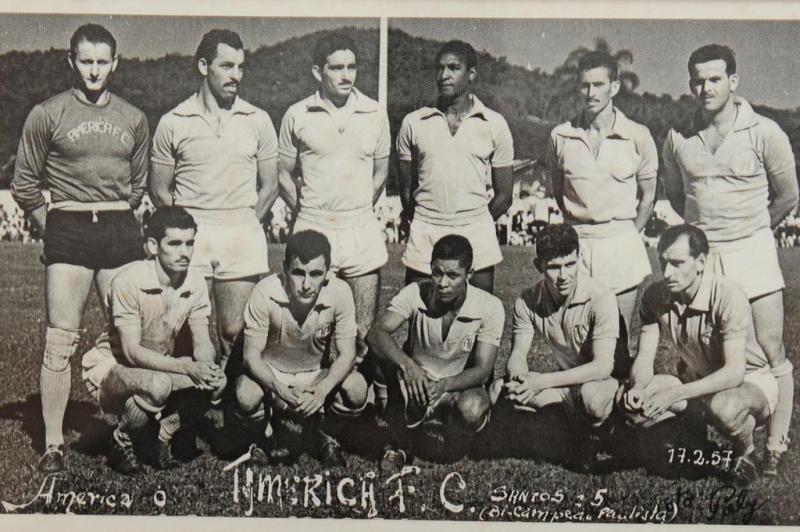 Time do Am&eacute;rica que jogou contra o Pel&eacute; – Foto: Arquivo hist&oacute;rico de Joinville/Divulga&ccedil;&atilde;o/ND