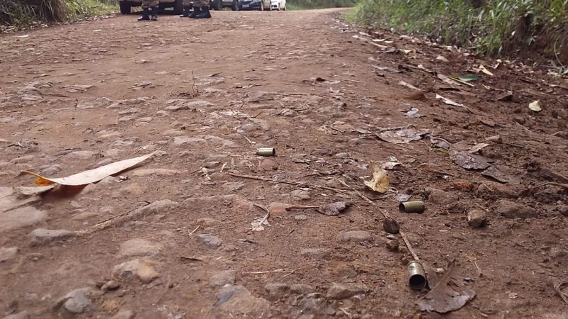 C&aacute;psulas foram encontradas pela pol&iacute;cia na estrada – Foto: Diego Antunes/NDTV/ND