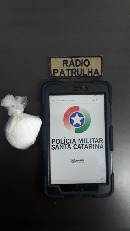Cocaína foi encontrada no interior do veículo – Foto: Polícia Militar/ND