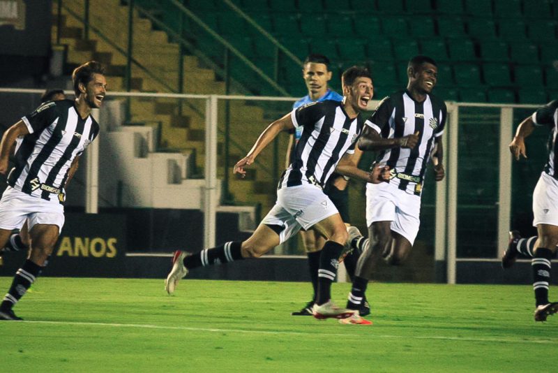 Lincon marcou um golaço do meio da rua na vitória do Figueirense. – Foto: Patrcik Floriani/FFF