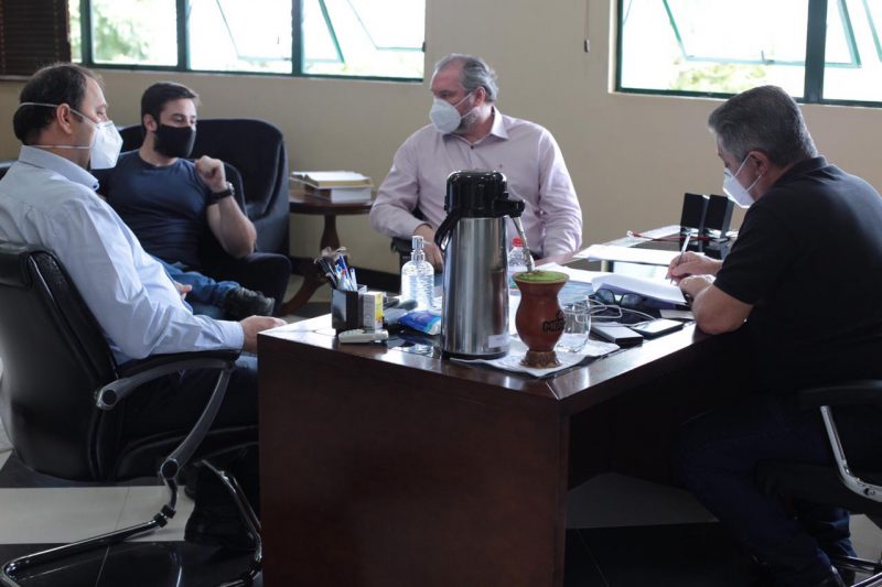 Reuni&atilde;o entre o Prefeito de Chapec&oacute;, Jo&atilde;o Rodrigues, e o reitor da UFFS, Marcelo Recktenvald ocorreu na manh&atilde; desta segunda-feira (1) – Foto: Prefeitura de Chapec&oacute;/ND