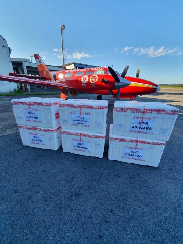 Vacinas devem chegar aos municípios do Oeste de SC ainda na manhã desta quinta-feira (11) – Foto: Corpo de Bombeiros/ND
