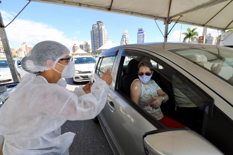 Nesta terça-feira (30), de acordo com a Secretaria de Saúde da Capital, foram aplicadas 8.305 doses de vacinas contra a Covid-19 – Foto: Cristiano Andujar/PMF/Divulgação/ND