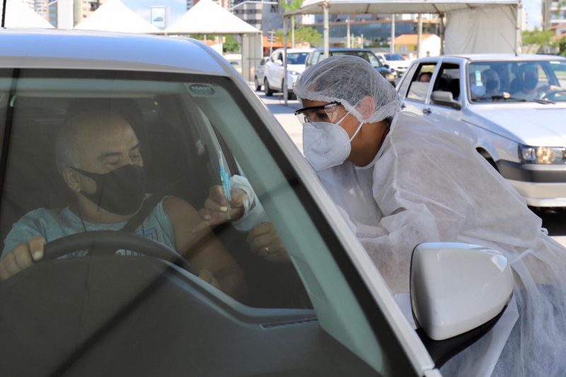 A administração municipal reforça que é indispensável o uso de máscaras, não apenas no momento da vacinação, como em qualquer ambiente fora da residência – Foto: Cristiano Andujar/PMF/Divulgação/ND