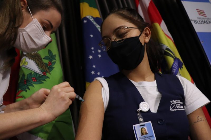 SC aplicou mais 50.793 doses da vacina contra Covid-19 nos últimos dois dias – Foto: Marcelo Martins/PMB