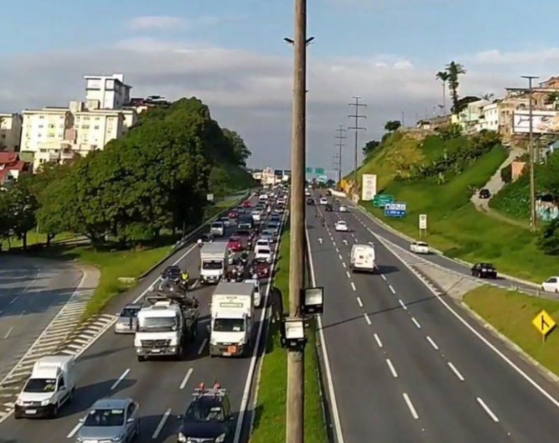 Retenção permanece até a cabeceira da ponte Pedro Ivo Campos