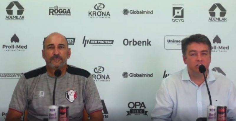 Vin&iacute;cius Eutr&oacute;pio durante a coletiva para explicar o procedimento – Foto: Reprodu&ccedil;&atilde;o v&iacute;deo/Divulga&ccedil;&atilde;o ND