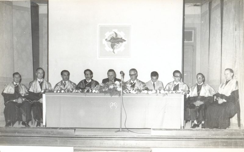 Aula Inaugural da Faculdade de Ci&ecirc;ncias Econ&ocirc;micas de Blumenau proferida pelo Professor Alcides de Abreu – Foto: Acervo do Centro de Mem&oacute;ria Universit&aacute;ria &ndash; CMU/Arquivo da FURB