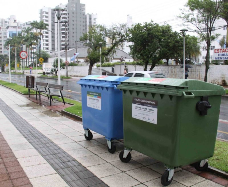 Blumenau tem 2.500 cont&ecirc;ineres espalhados pela cidade, para a coleta seletiva – Foto: Divulga&ccedil;&atilde;o/Samae