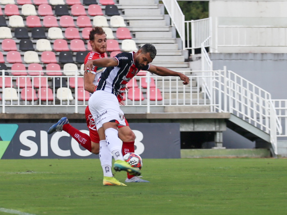 Thiago Santos abriu o placar logo aos três minutos de bola rolando – Foto: Vitor Forcellini/JEC