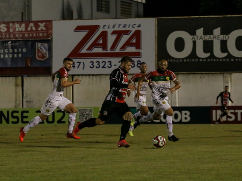 JEC e Brusque se enfrentaram na noite desta quarta-feira (28), no estádio Augusto Bauer – Foto: Vitor Forcellini/JEC/Divulgação/ND
