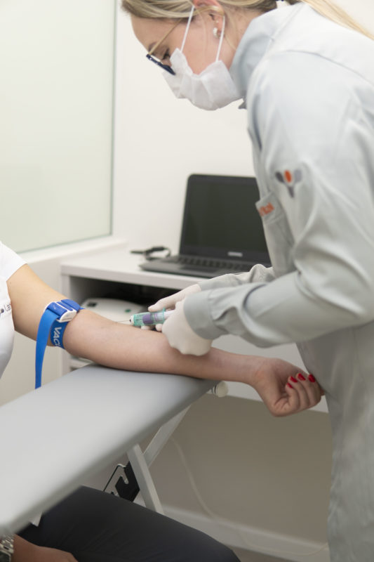Laboratório investe em boas agulhas e equipamentos para o conforto do paciente – Foto: Divulgação/ LabVital