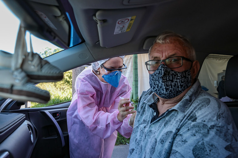 Nesta quinta (15), ser&aacute; aplicada a segunda dose para pessoas de 71 e 72 anos – Foto: Mauricio Vieira/Secom/Divulga&ccedil;&atilde;o/ND