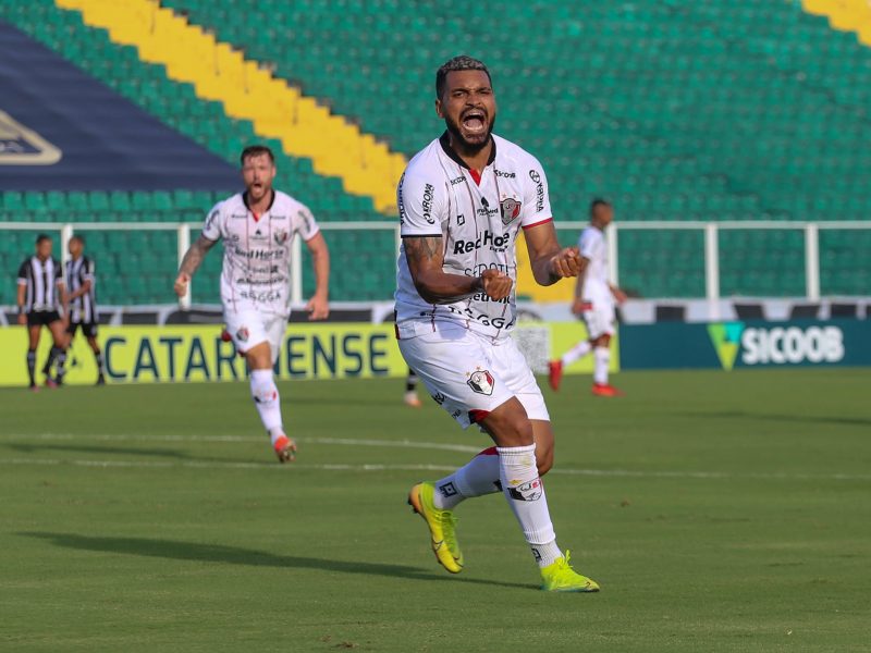 Thiago Santos assumiu a titularidade no clássico contra o Figueirense e projeta os objetivos para o ano no Tricolor – Foto: Vitor Forcellini/JEC