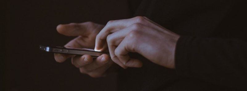Não levar ao banheiro e mais: dicas para a bateria do celular durar mais - Imagem de Free-Photos por Pixabay