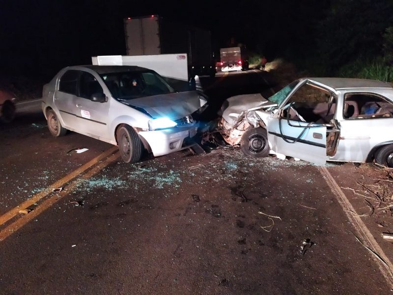 Jovens que estavam nos dois carros ficaram feridos após batida de frente na SC-157 – Foto: Corpo de Bombeiros/Divulgação
