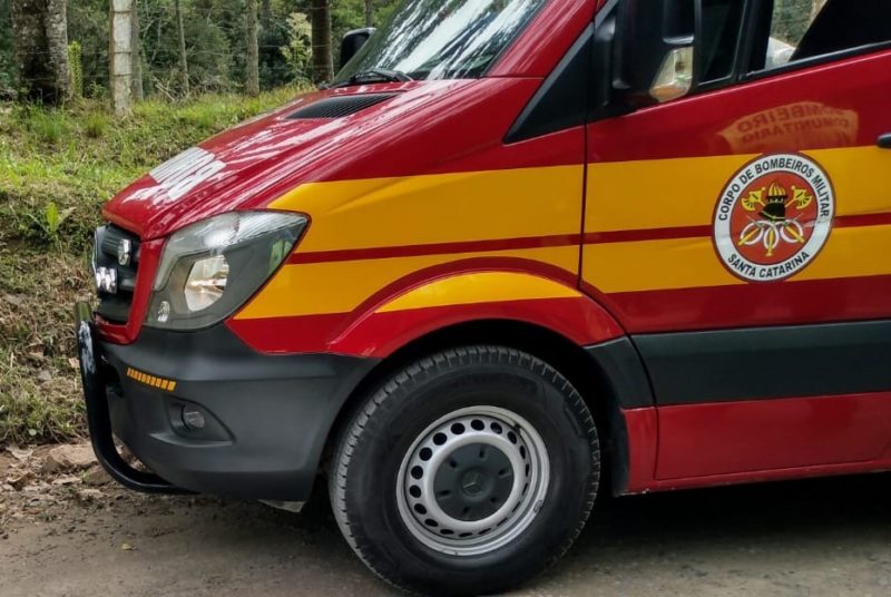 Corpo é encontrado em riacho no bairro Perequê, em Porto Belo – Foto: Corpo de Bombeiros Militar/Divulgação