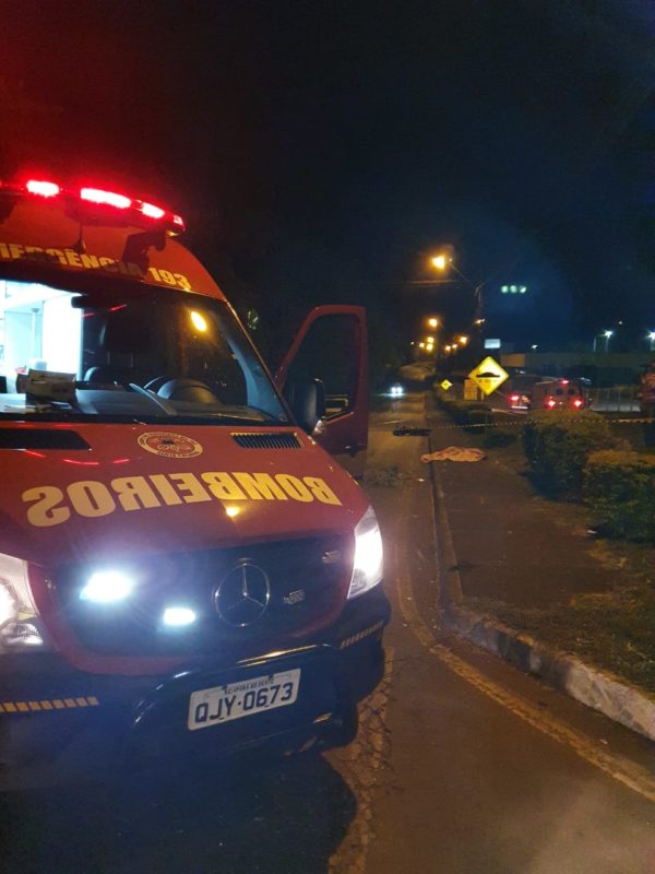 Corpo do motociclista ficou aos cuidados do IGP – Foto: Corpo de Bombeiros/Divulgação ND