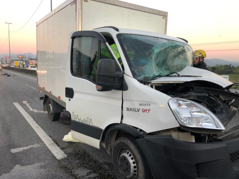 Acidente ocorreu no in&iacute;cio da manh&atilde; desta quarta-feira (28) e interditou a rodovia – Foto: PRF/Divulga&ccedil;&atilde;o