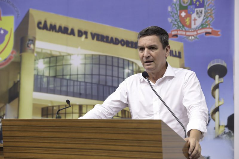 Adilson Girardi &eacute; o criador do projeto de lei que pro&iacute;be o plantio das bisnagueiras em Joinville – Foto: Mauro Artur Schlieck/ND