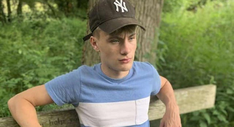 Lewis Roberts, 18, recuperou os sinais vitais antes de ter os órgãos retirados em cirurgia – Foto: Reprodução/Facebook