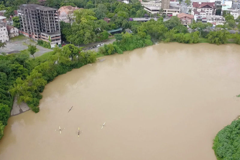 Justi&ccedil;a ordena demoli&ccedil;&atilde;o do Edif&iacute;cio Am&eacute;rica, no Centro Hist&oacute;rico de Blumenau – Foto: Reprodu&ccedil;&atilde;o/NDTV Blumenau