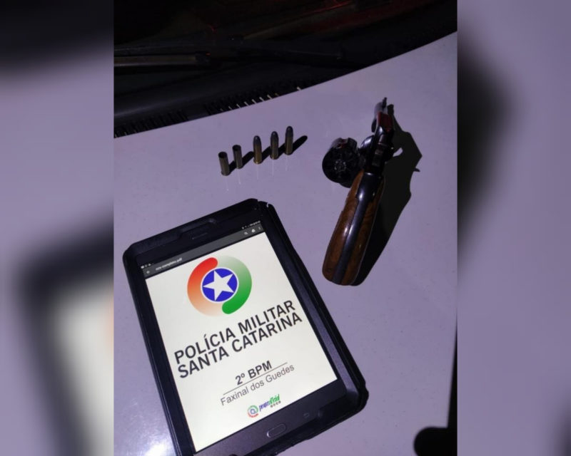 Polícia apreendeu a arma utilizada pelo homem de 57 anos que morreu em confronto com a polícia – Foto: Polícia Militar/Divulgação ND