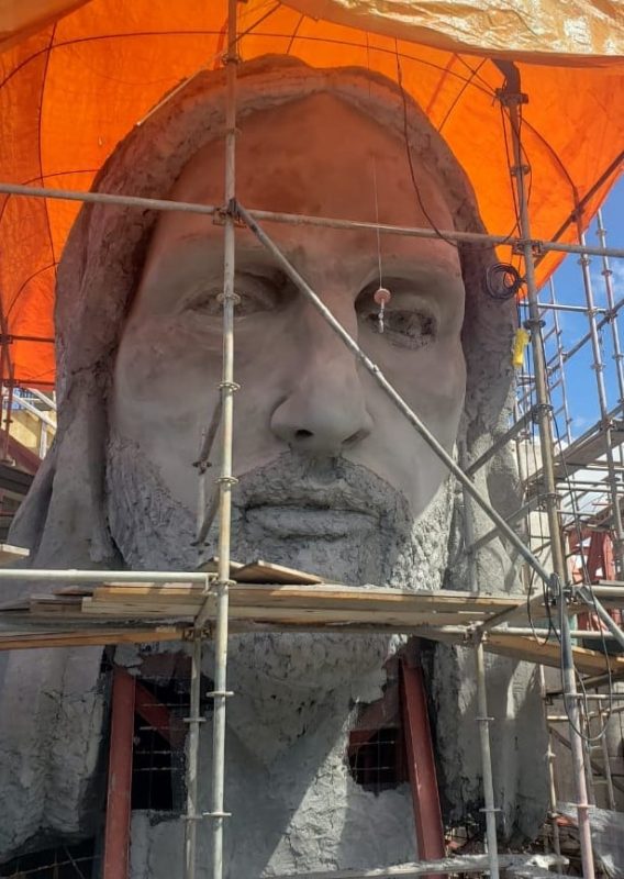 O escultor ainda terá 4 meses para fazer toda a roupagem do Cristo. – Foto: Associação Amigos de Cristo/Divulgação/ND