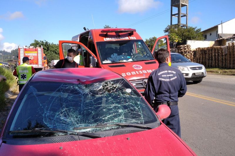 Caminhoneiro é atropelado ao atravessar rodovia de SC – Foto: Divulgação/Corpo de Bombeiros