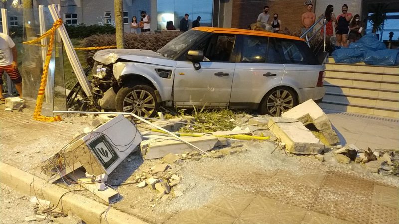 Acidente na rua das Gaivotas, nos Ingleses, e deixou uma adolescente gravemente ferida – Foto: Corpo de Bombeiros Militar/divulgação/ND