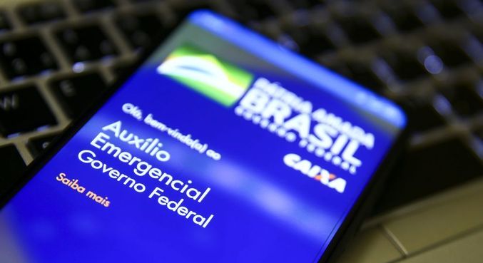 Celular com tela azul é possível ler auxílio emergencial governo federal saiba mais