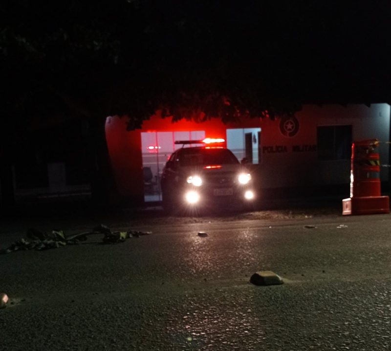 Bebê foi levado pela avó até a base da Polícia Militar na noite de quinta-feira (8) – Foto: Divulgação