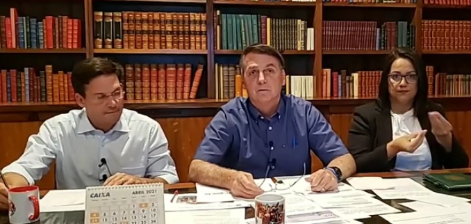 Presidente Bolsonaro falou sobre tomar a vacina contra a Covid-19 na live desta quinta (1º) – Foto: Reprodução/ Facebook Jair Bolsonaro