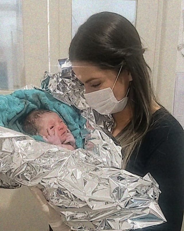 Bombeira comunit&aacute;ria Gonzalez fez os primeiros atendimentos da filha da prima – Foto: Corpo de Bombeiros SC/Divulga&ccedil;&atilde;o