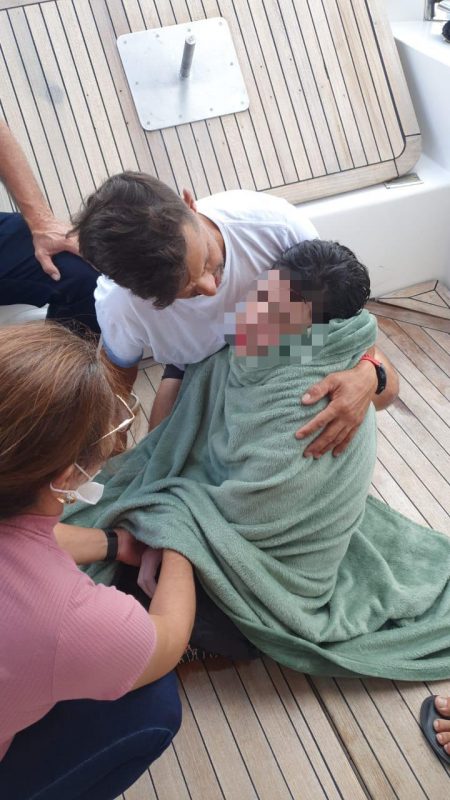 Tiago foi encontrado por pescador no mar de Meia Praia, Litoral Norte de SC – Foto: Corpo de Bombeiros/Divulgação